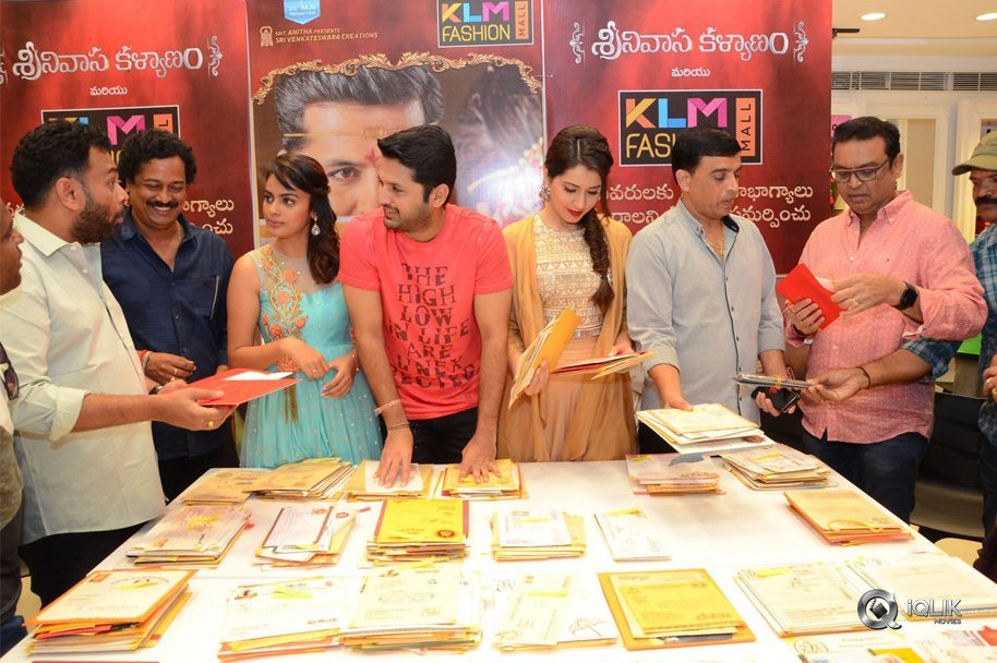 Srinivasa-Kalyanam-Team-at-KLM-Fashion-Mall